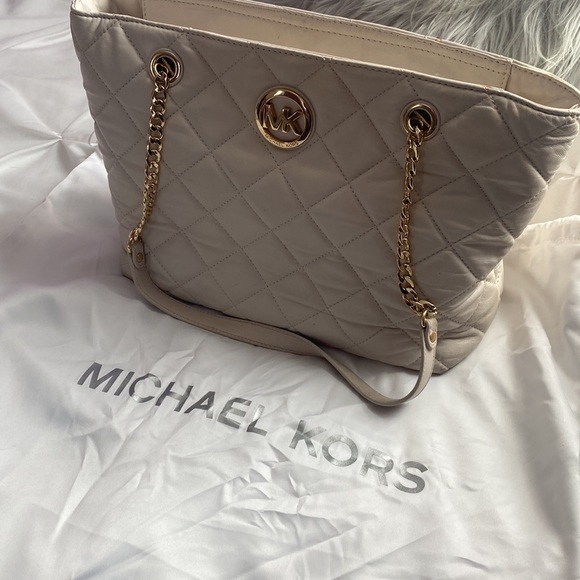 Michael Kors Ivory quilted shoulder bag - Picture 15 of 15